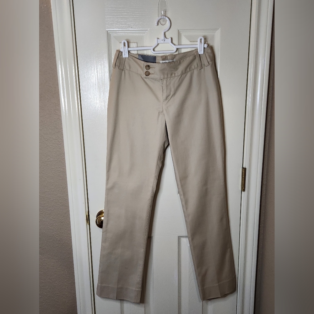 Banana Republic Contemporary Contoured Straight Leg Cotton Pants. Size 0P. NWT